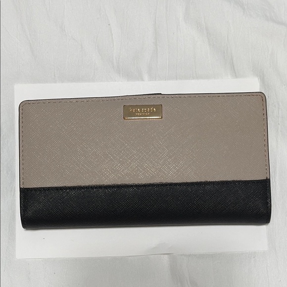 Kate Spade Beige and Black Wallet - Picture 1 of 3